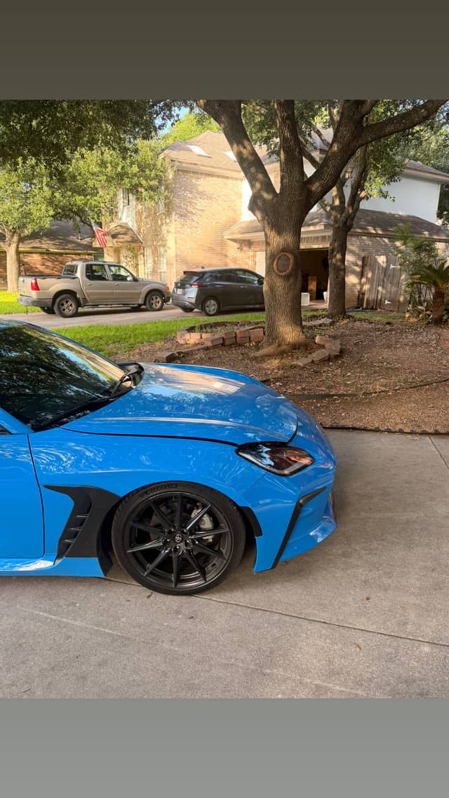Garden Ridge Suburban Driveway - Image 1