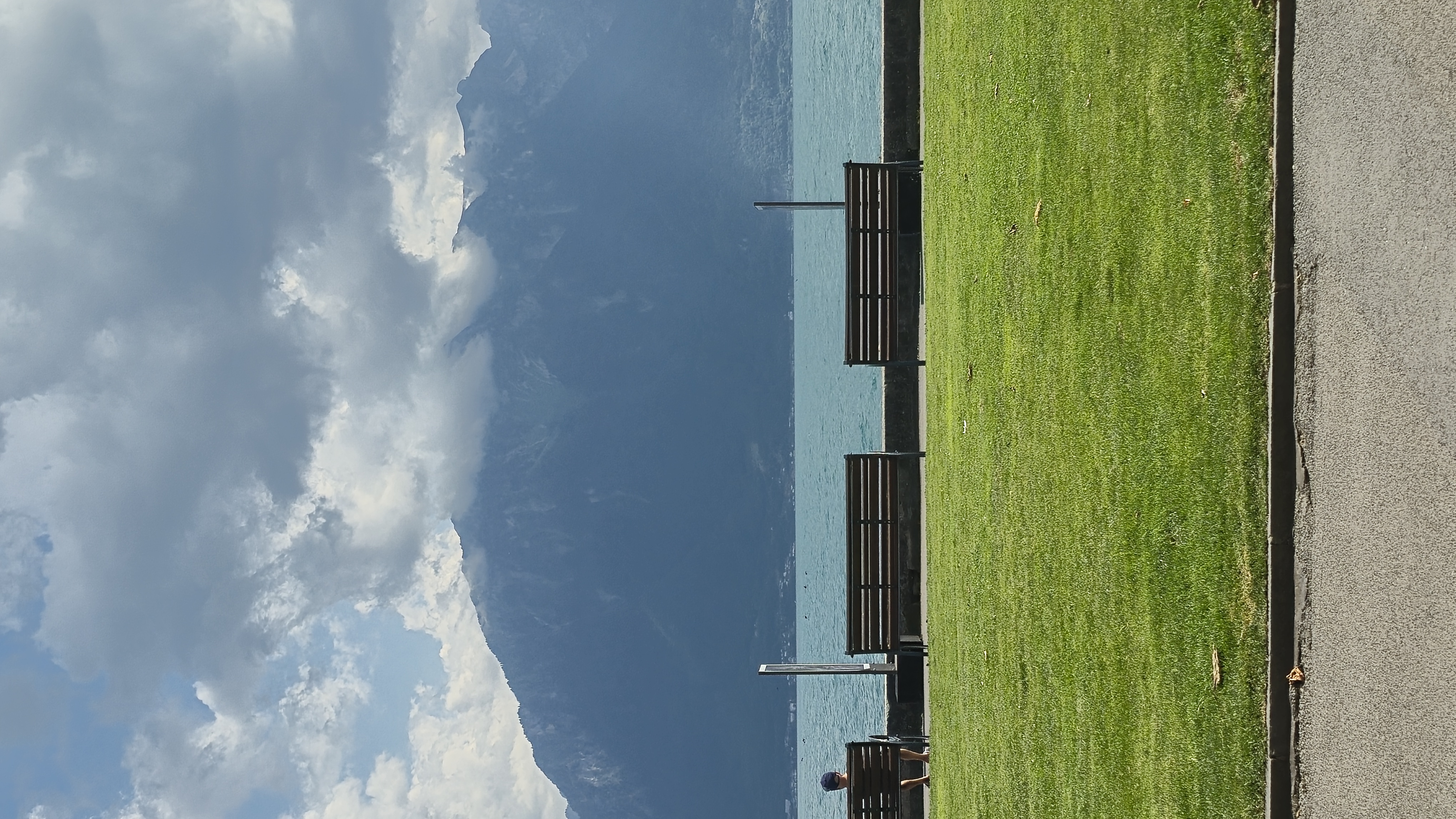 Cully Lakeside Promenade - Image 1
