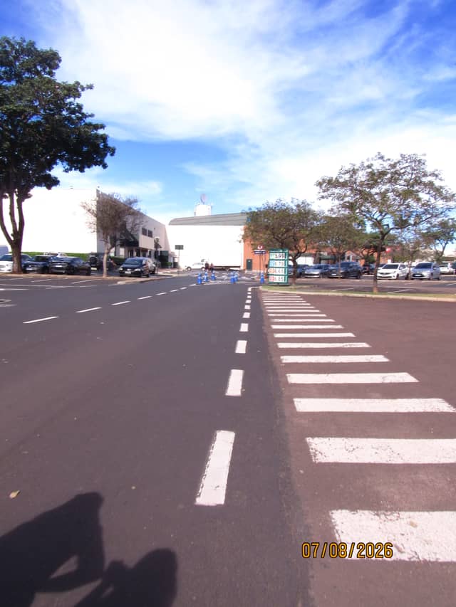 Iguatemi São Carlos Commercial Area - Image 1