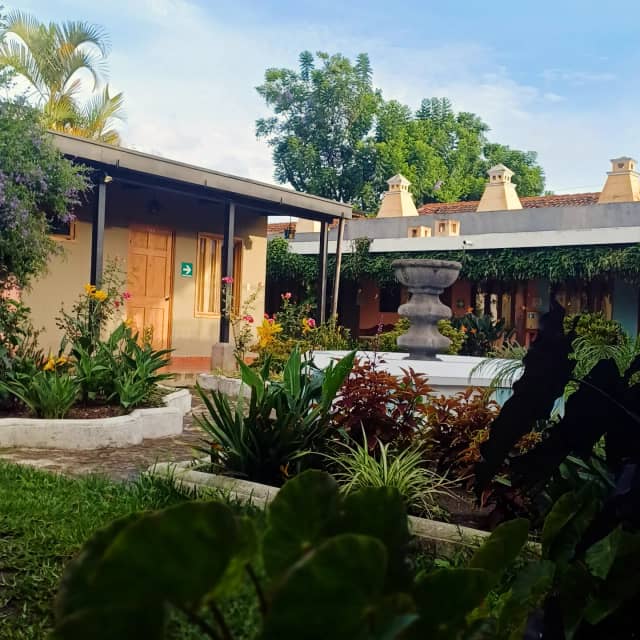 Antigua Guatemala Courtyard Garden - Image 1
