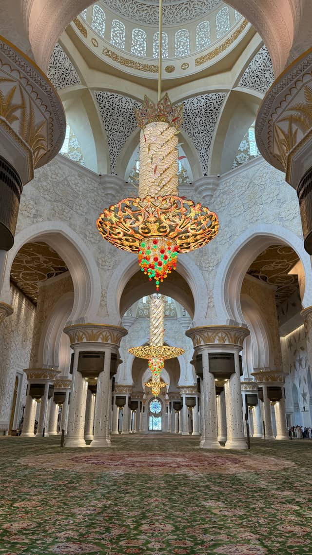 Sheikh Zayed Grand Mosque - Image 1