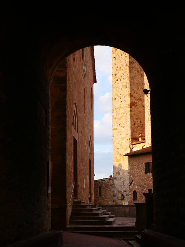 Piazza del Duomo, San Gimignano - Image 1