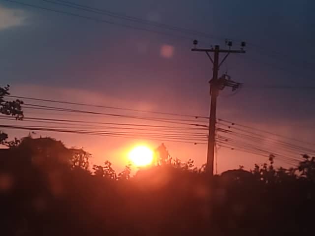 Samborondón Roadside Sunset - Image 1