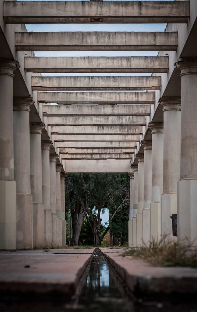 Turia Garden Colonnade - Image 1