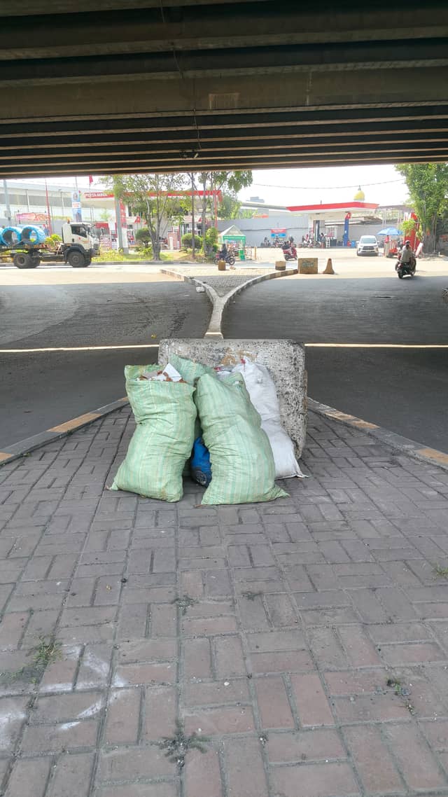 Jakarta Underpass Urban Scene - Image 1