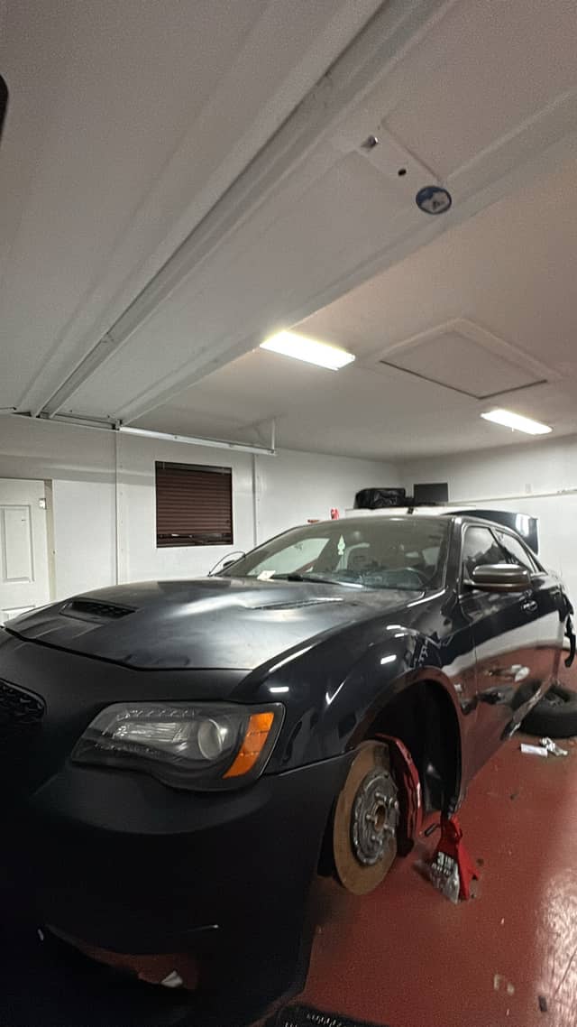 Pontiac Automotive Garage - Image 1