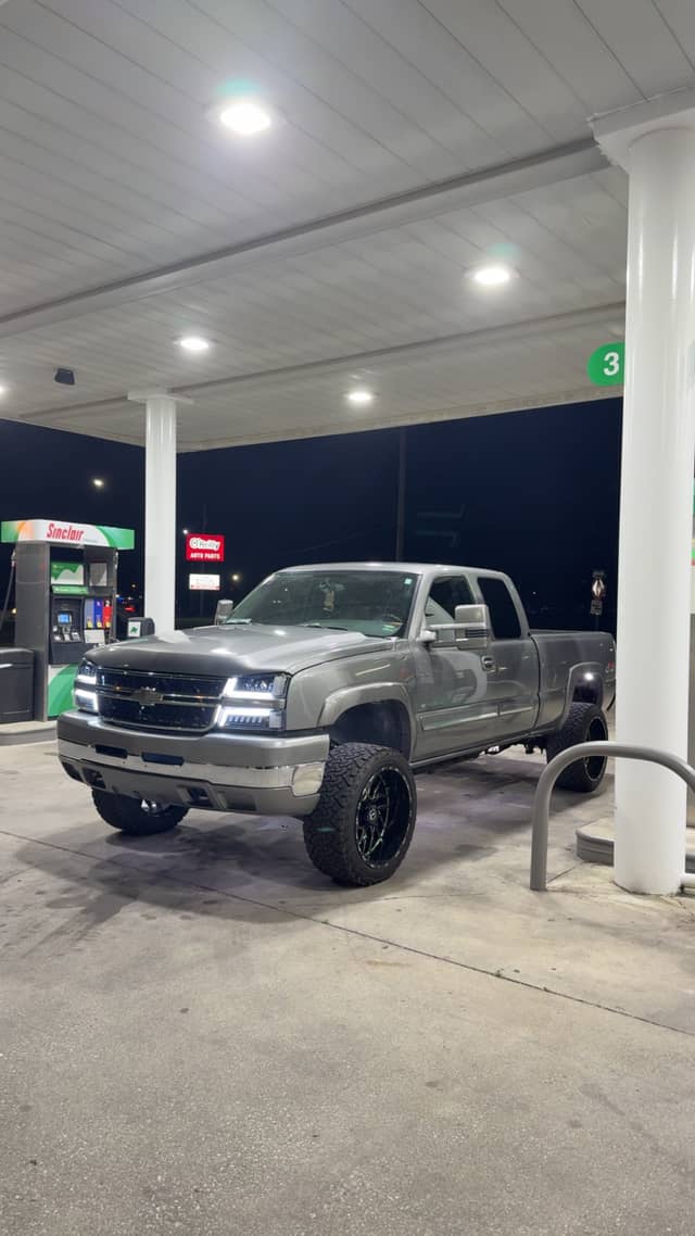 Sinclair Gas Station on West Sunshine - Image 1