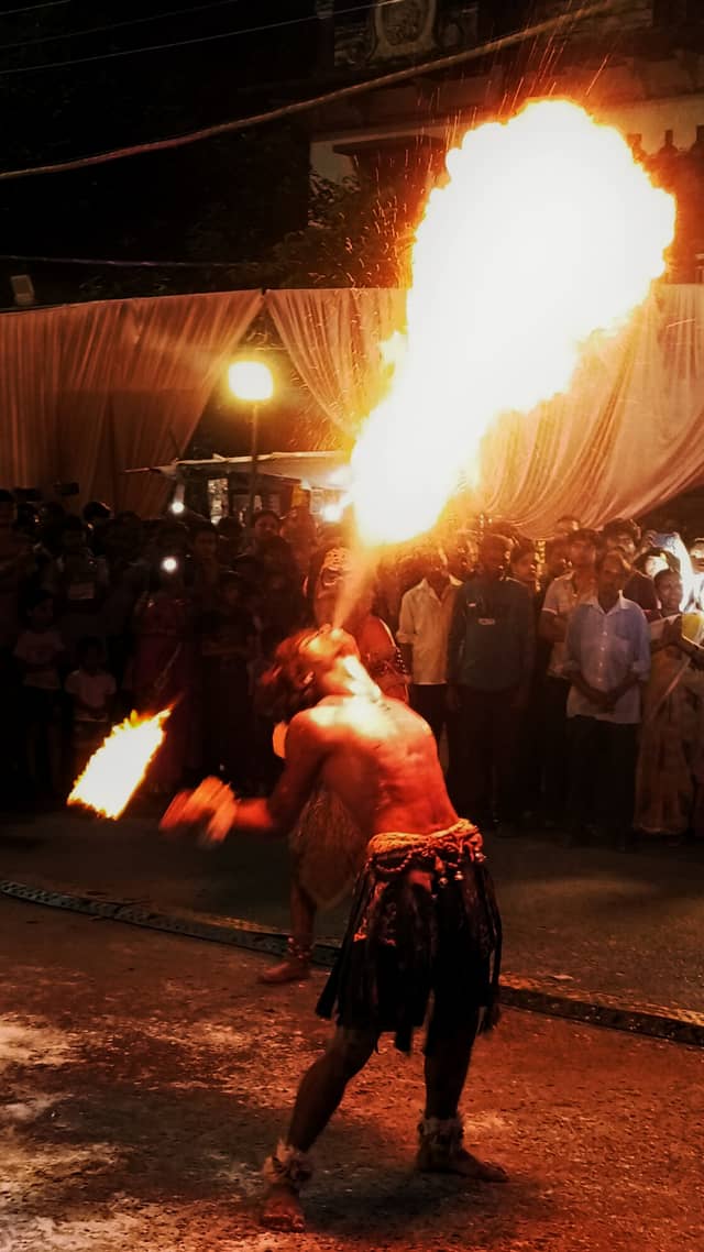 Prayagraj Street Performance - Image 1