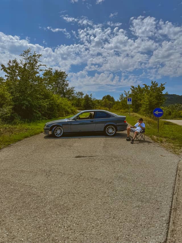 Scenic Mountain Roadside Pull-off - Image 1