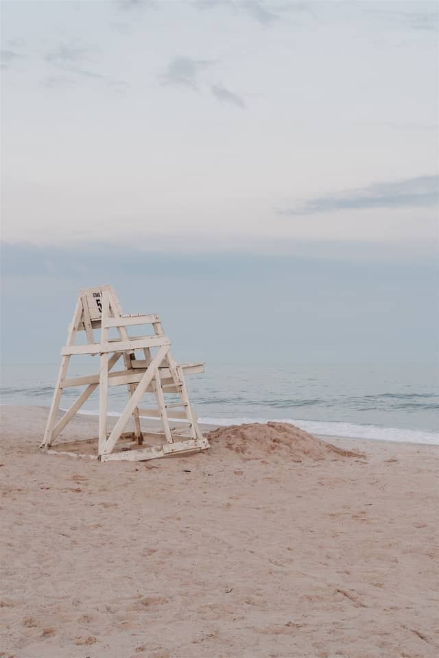 Tobay Beach Lifeguard Stand - Image 1