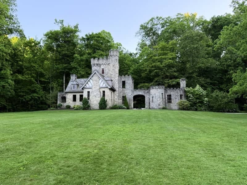 Squire's Castle - Image 1