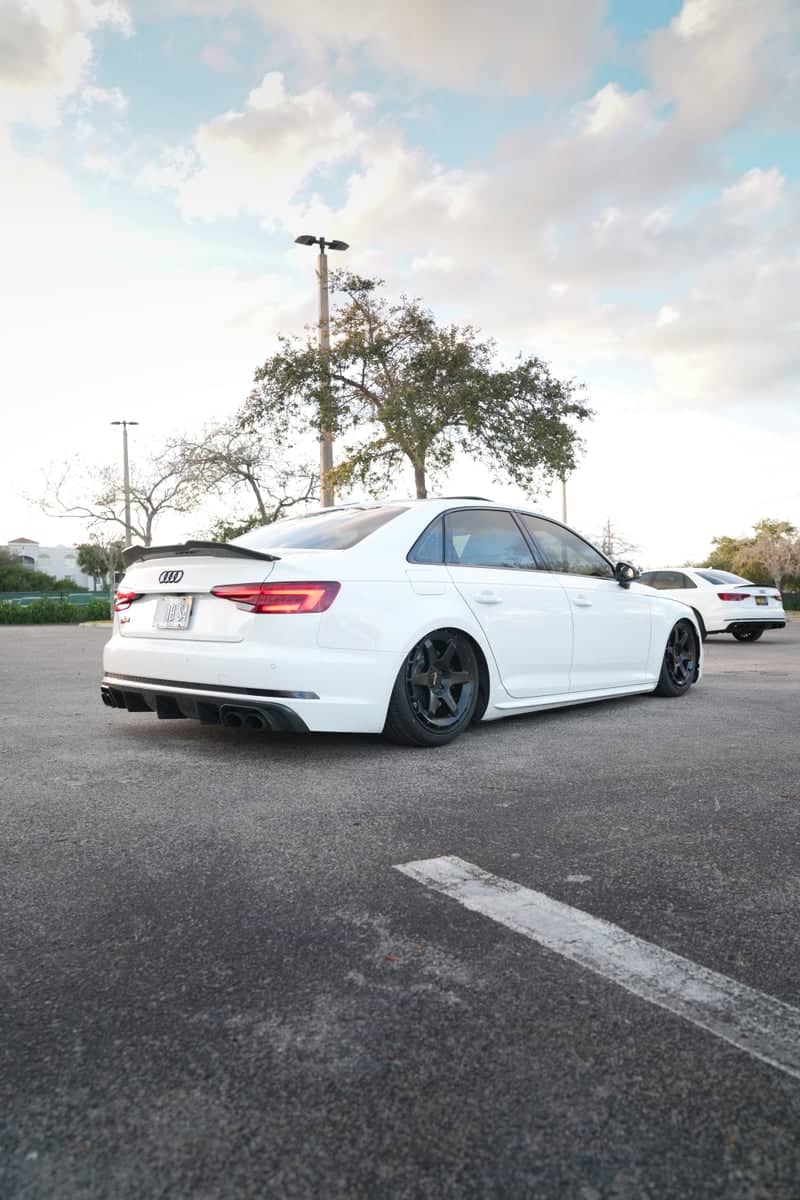 Naples Automotive Meet Lot - Image 1