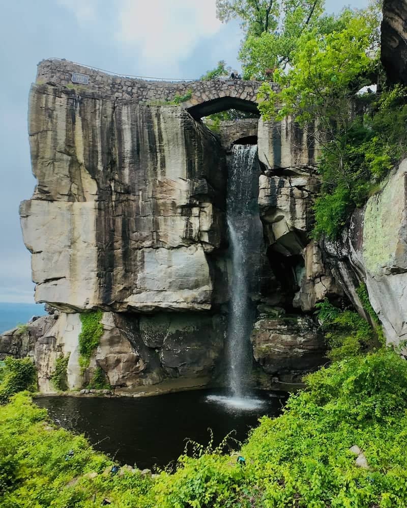 Lover's Leap Waterfall, Rock City - Image 1