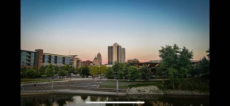 Promenade Park Riverfront - Image 1