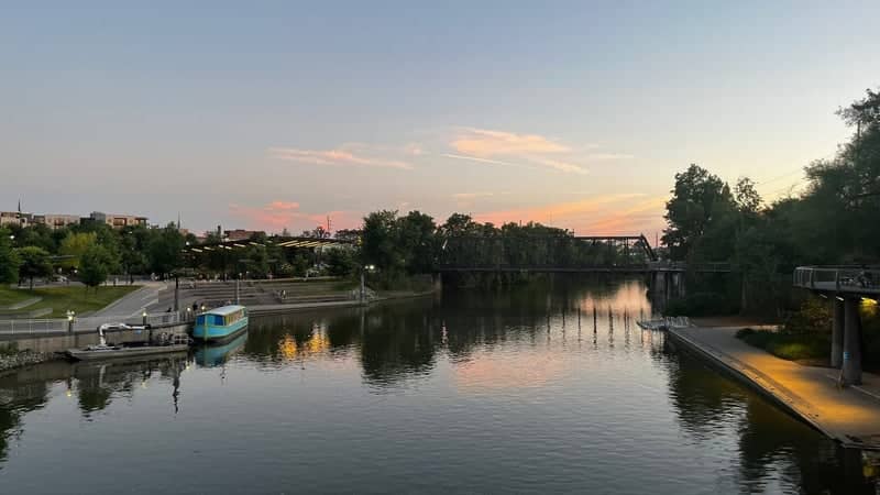Promenade Park Riverfront - Image 1