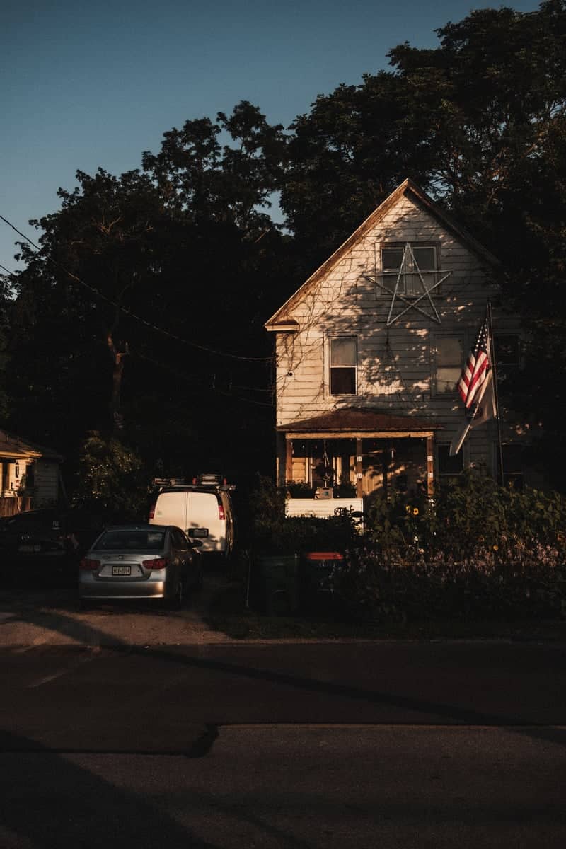 Fairview Avenue Residential Scene - Image 1