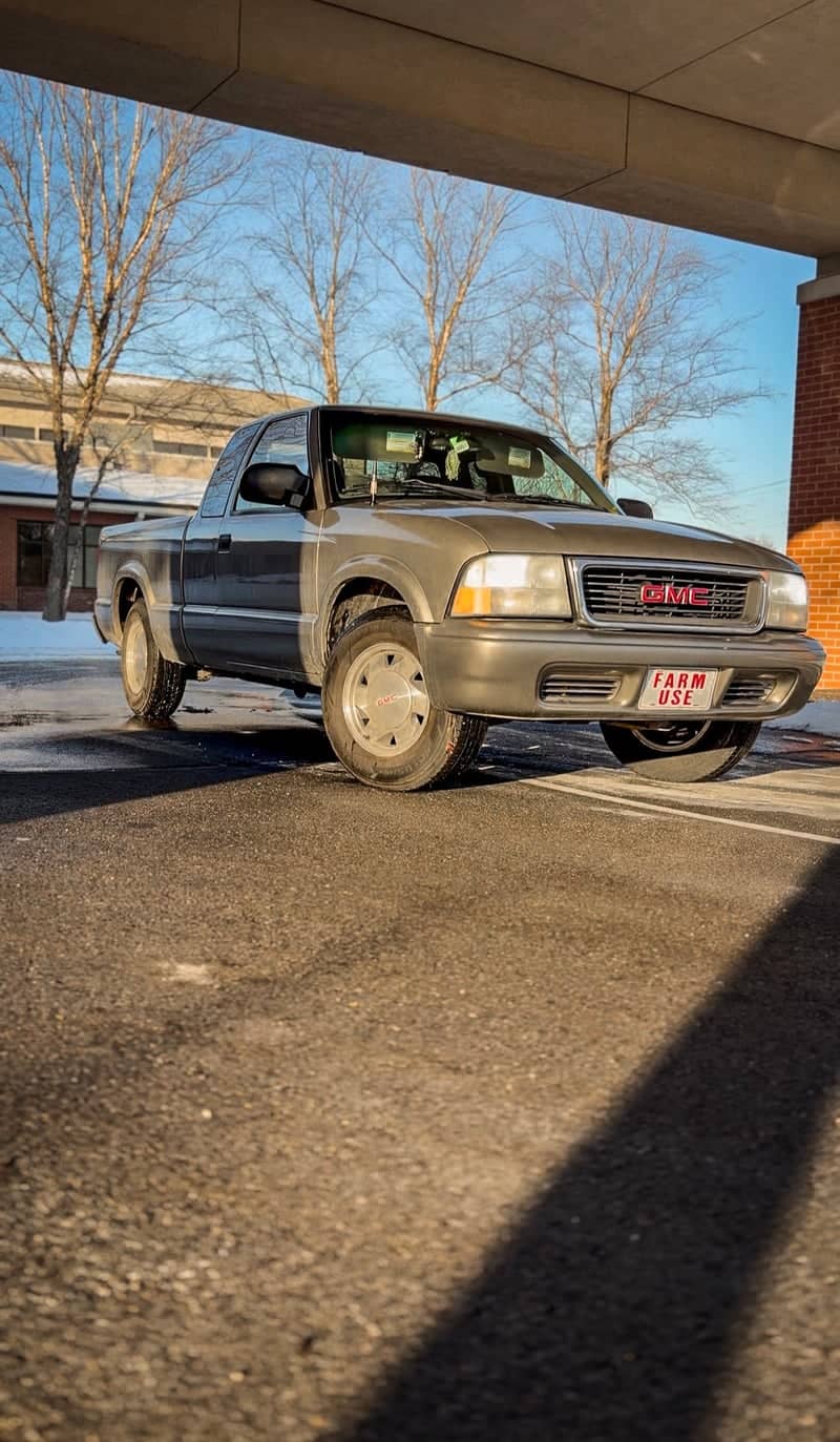 Noblesville Overhang Parking - Image 1