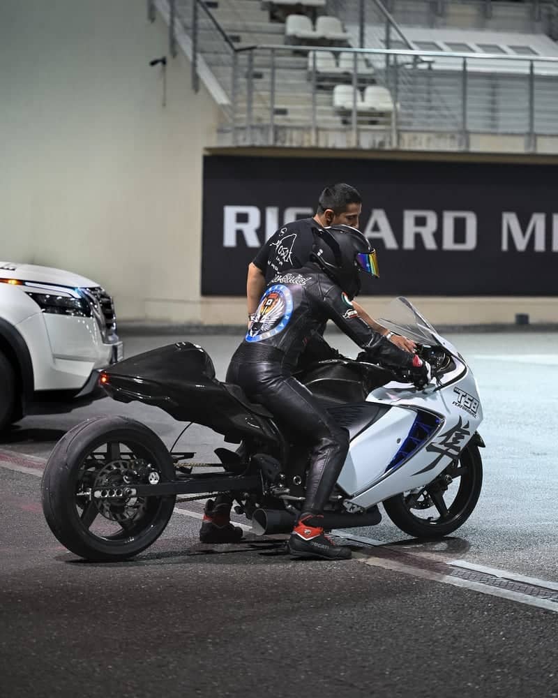 Yas Marina Circuit Pit Lane - Image 1