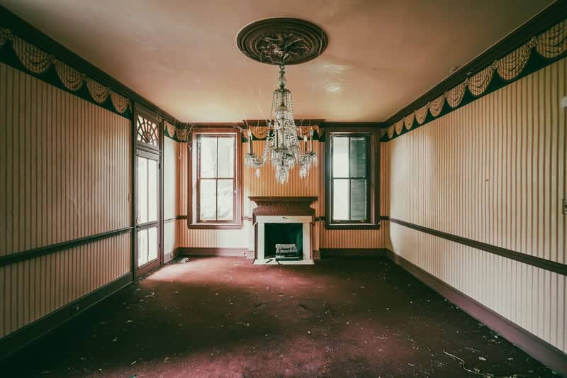 Historic Terrace Manor Interior - Image 1