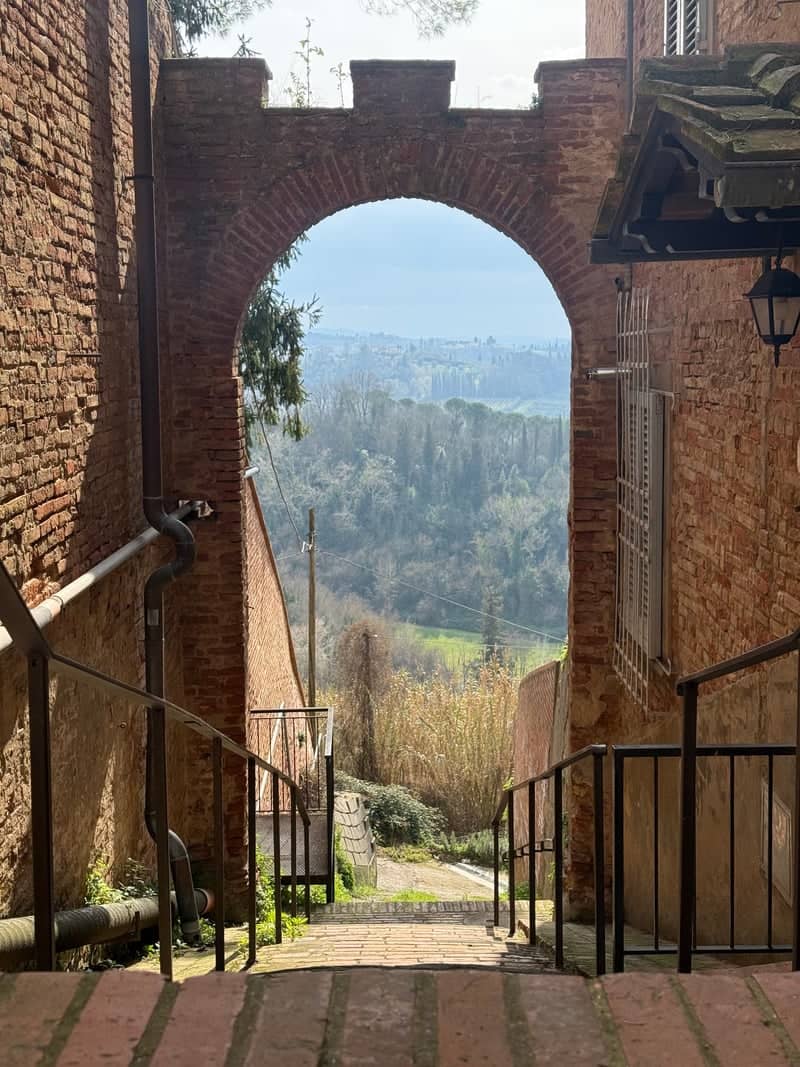 Vinci Historic Archway Overlook - Image 1