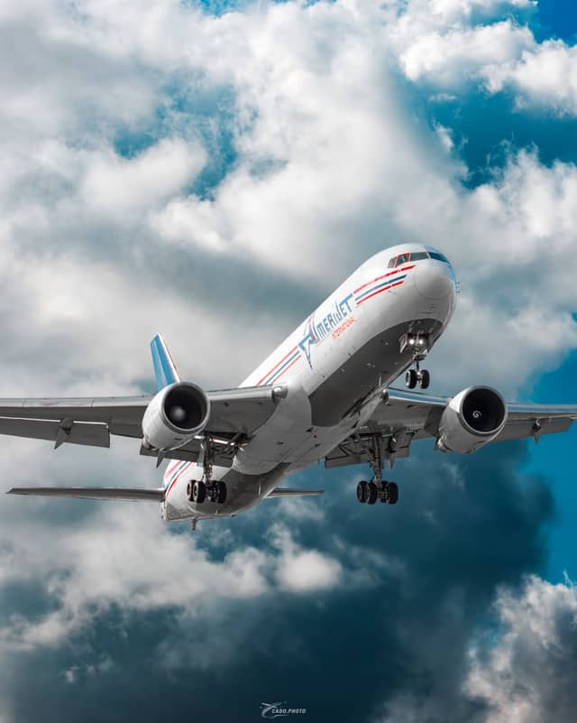 MIA Flight Path Plane Spotting - Image 1