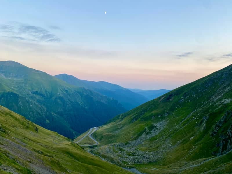 Transfăgărășan Pass Overlook - Image 1