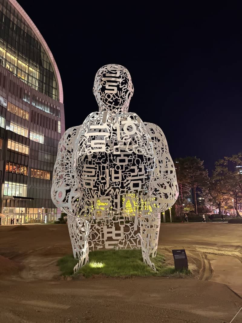 Possibilities Sculpture at Lotte World Mall - Image 1