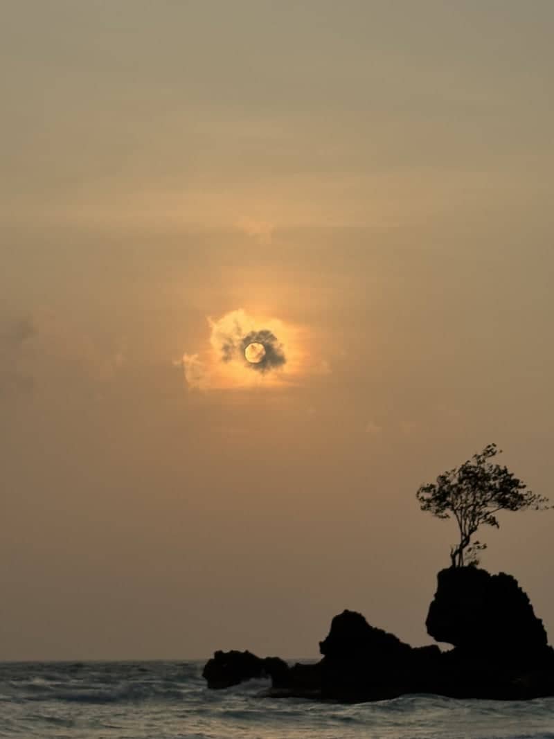 Willy's Rock, Boracay - Image 1