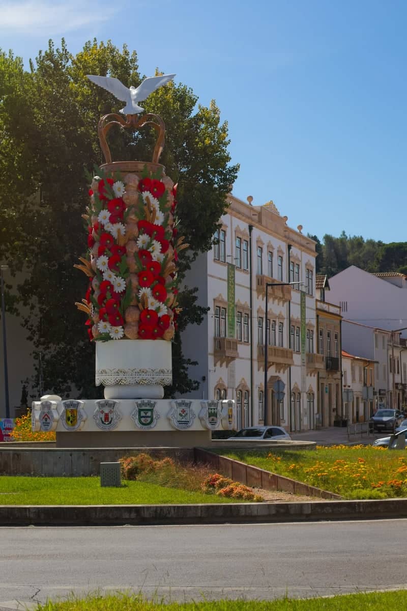 Tabuleiro Monument, Tomar - Image 1