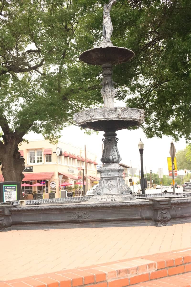 Gruene Square Fountain - Image 1
