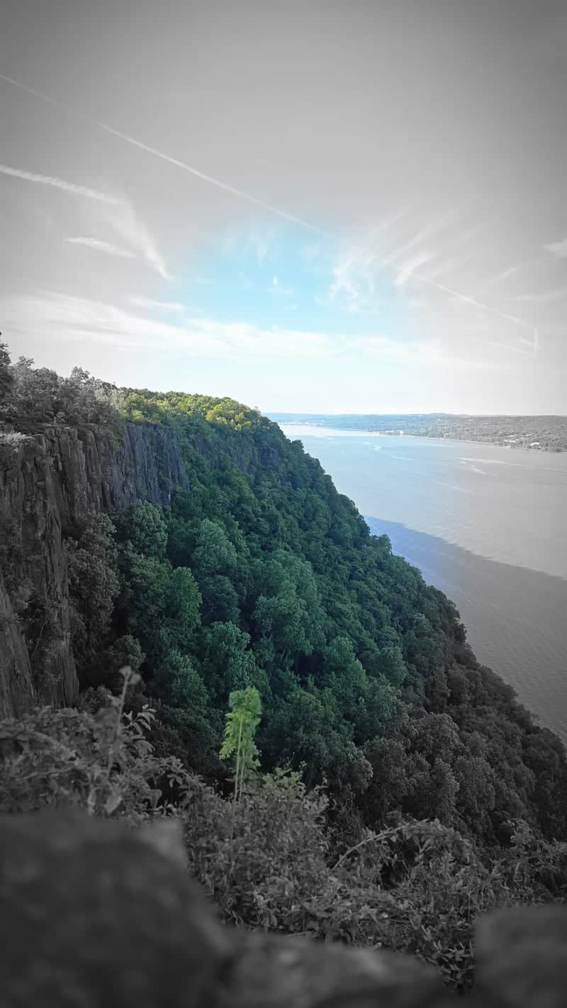 Palisades Cliff Overlook - Image 1