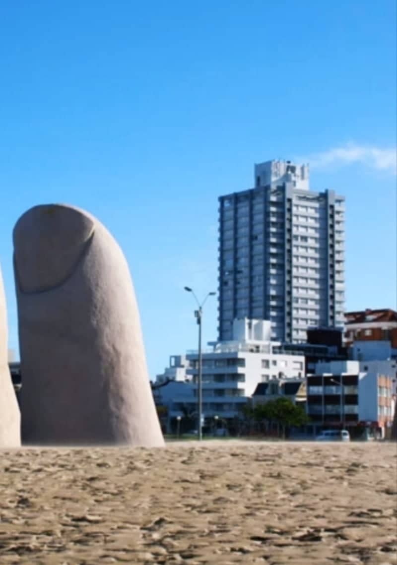 La Mano (Los Dedos) Sculpture - Image 1