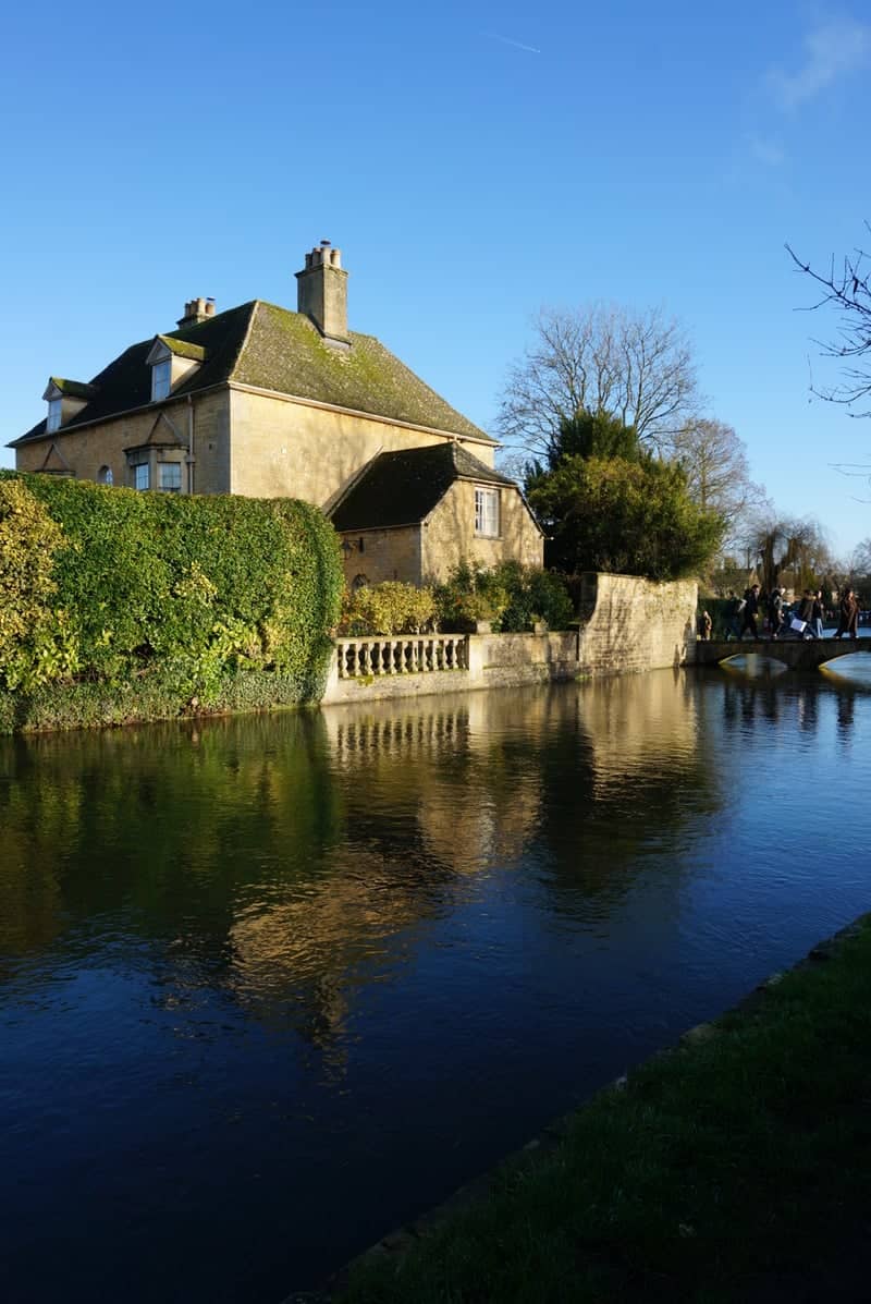 River Windrush at Chardwar Gardens - Image 1