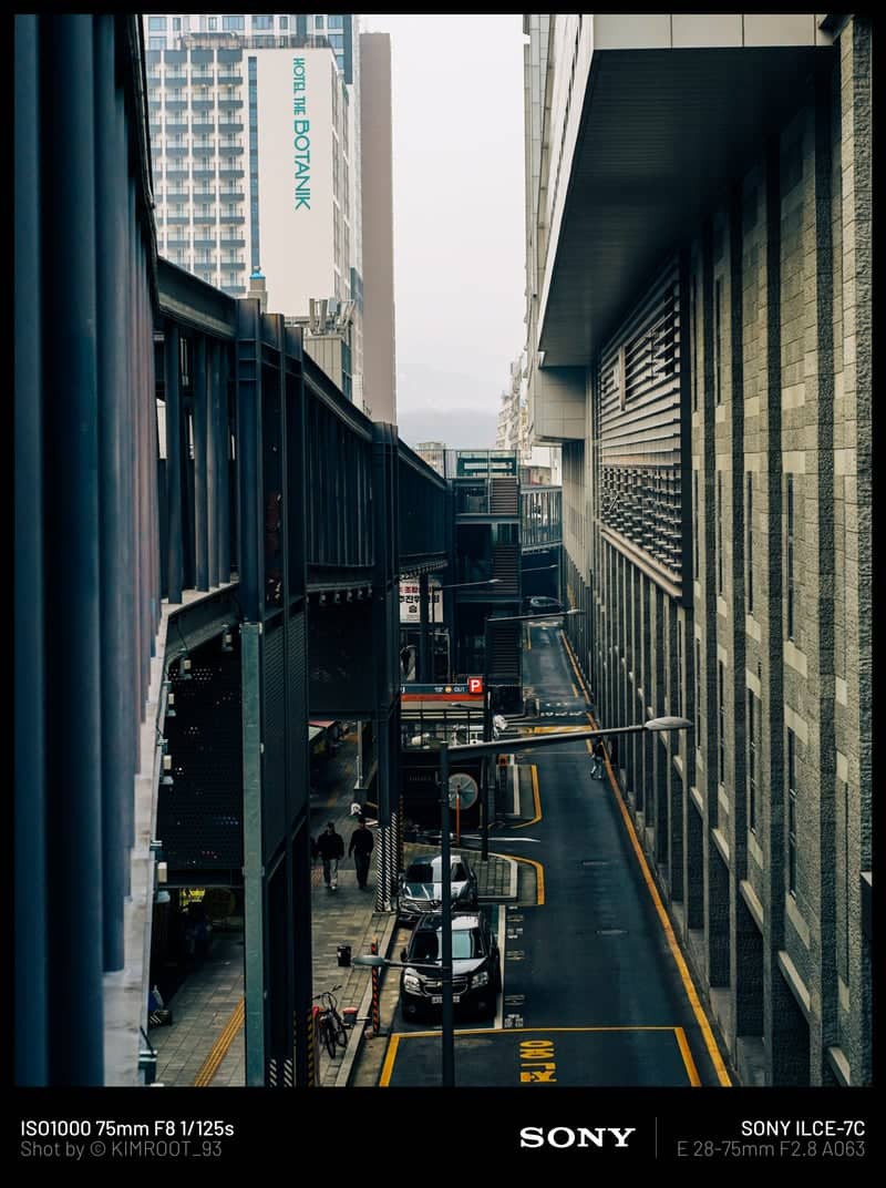Sewoon Plaza Pedestrian Walkway - Image 2