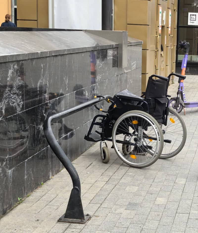 Khoroshyovskoye Shosse Urban Sidewalk - Image 1
