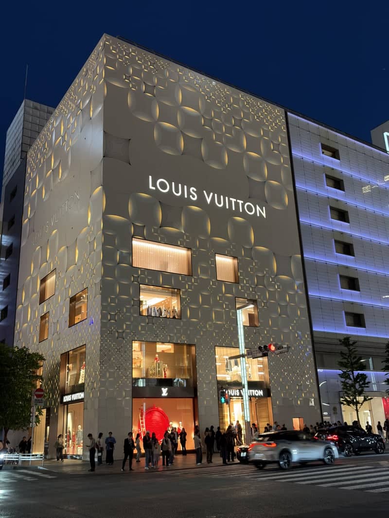 Louis Vuitton Ginza Namiki-dori - Image 1