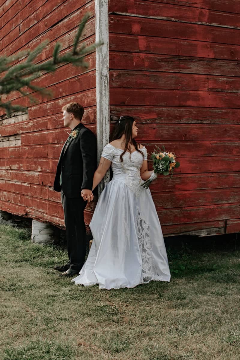 Rustic Red Barn at Rogers - Image 1