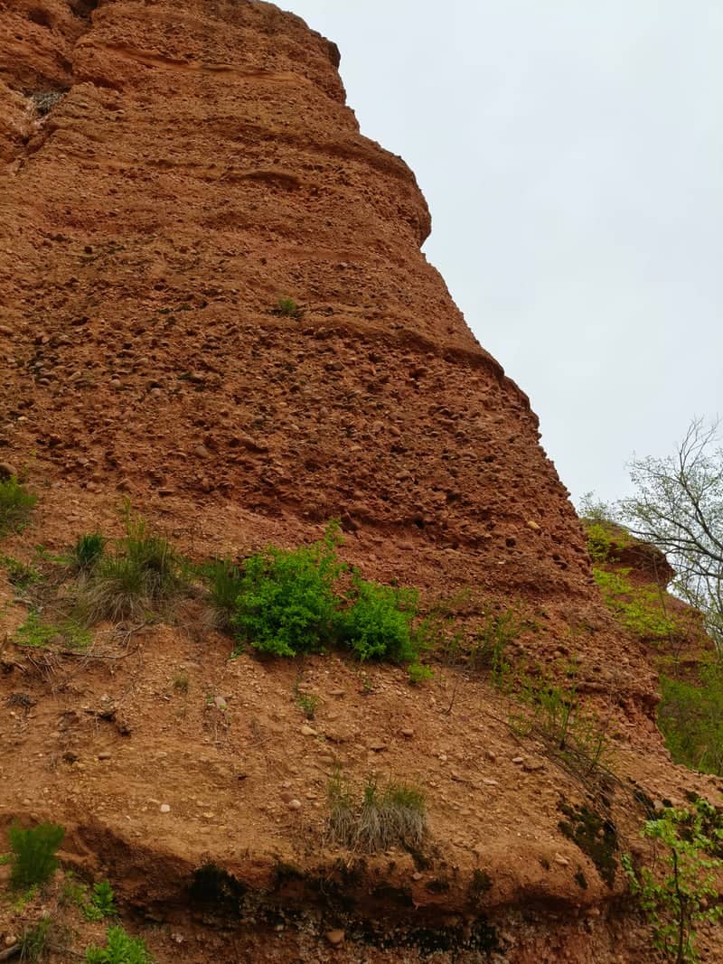 Smakovo Red Cliffs - Image 1