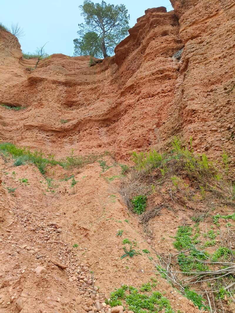 Smakovo Red Clay Cliffs - Image 1