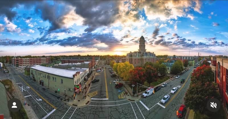 Hamilton County Courthouse Square - Image 1