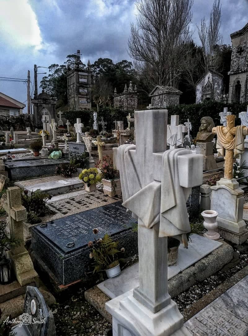 Santa Mariña Dozo Cemetery - Image 1