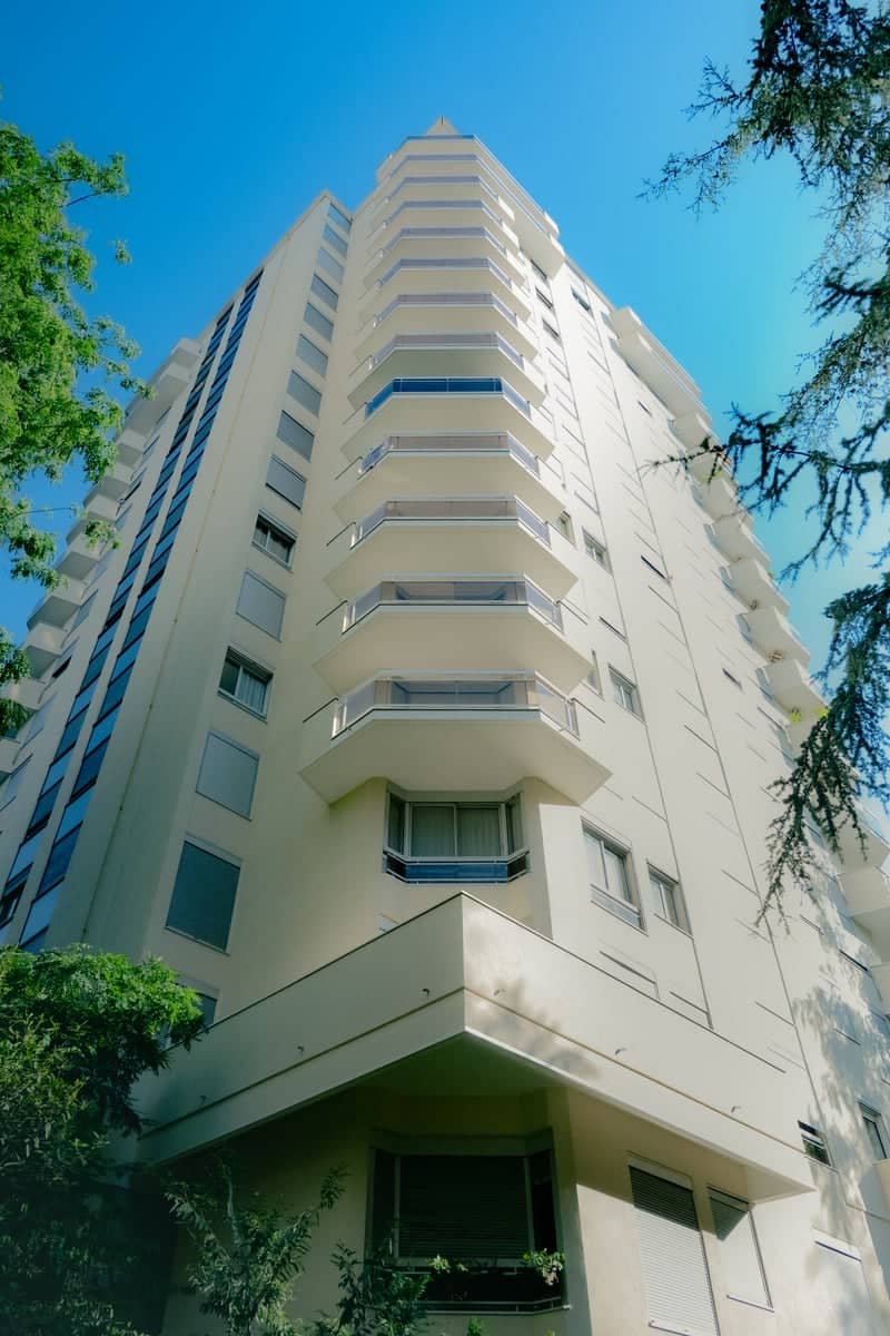 Rue Molière Modern High-Rise - Image 1