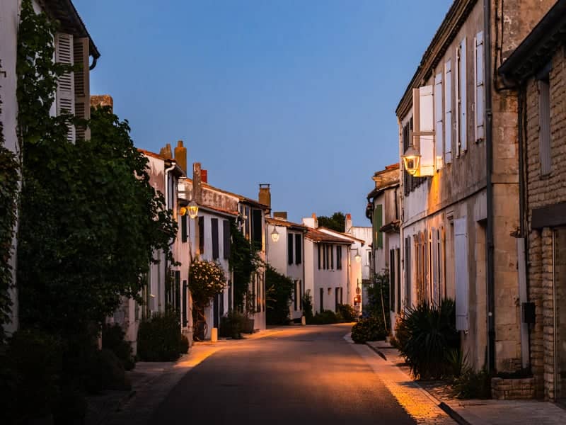 Ars-en-Ré Village Streets - Image 1