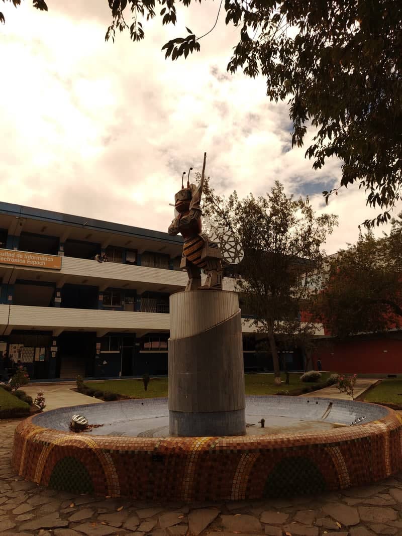 "La Abeja" Statue, ESPOCH - Image 1