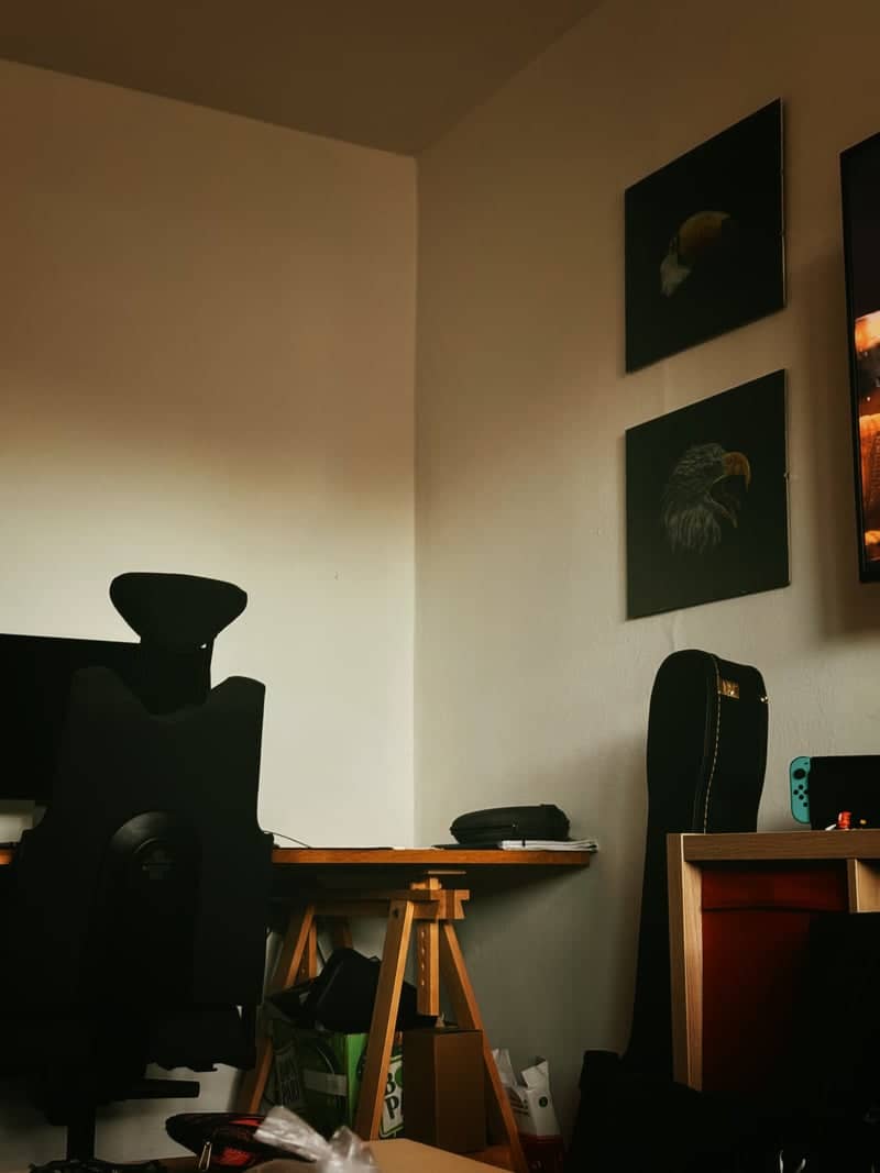Creative Home Workspace - Image 1