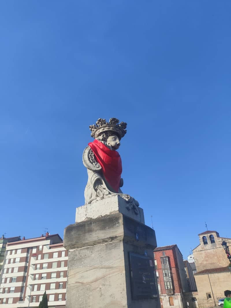 Monumento al León de Miranda - Image 1