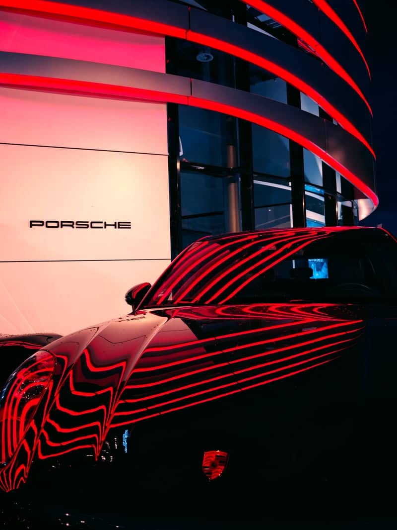 Porsche Center Stuttgart - Image 1