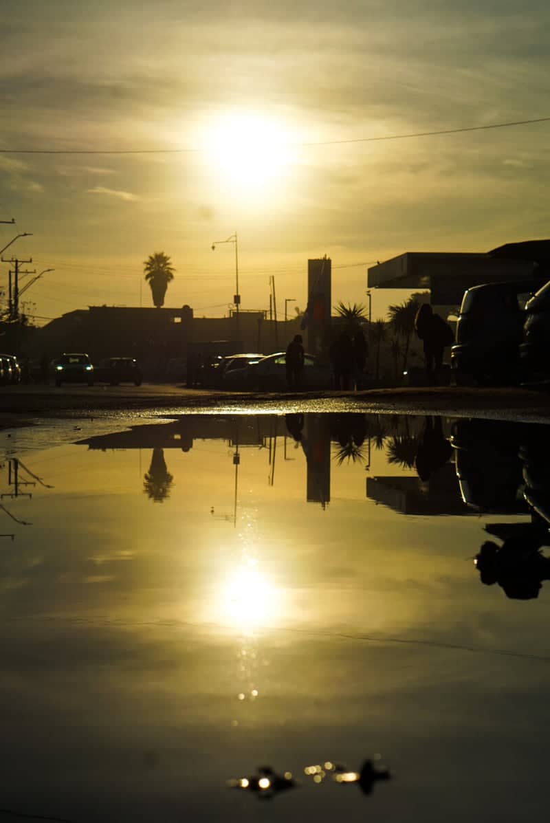 Concón Urban Sunset Reflection - Image 1