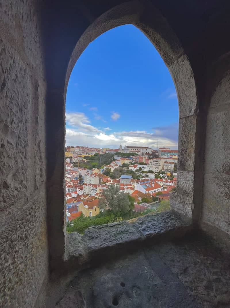 Castelo de S. Jorge Archway View - Image 1