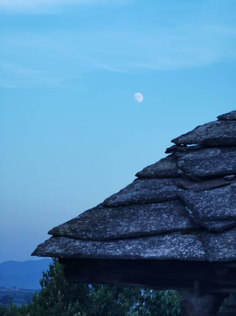 Traditional Stone Roof in Envie - Image 1
